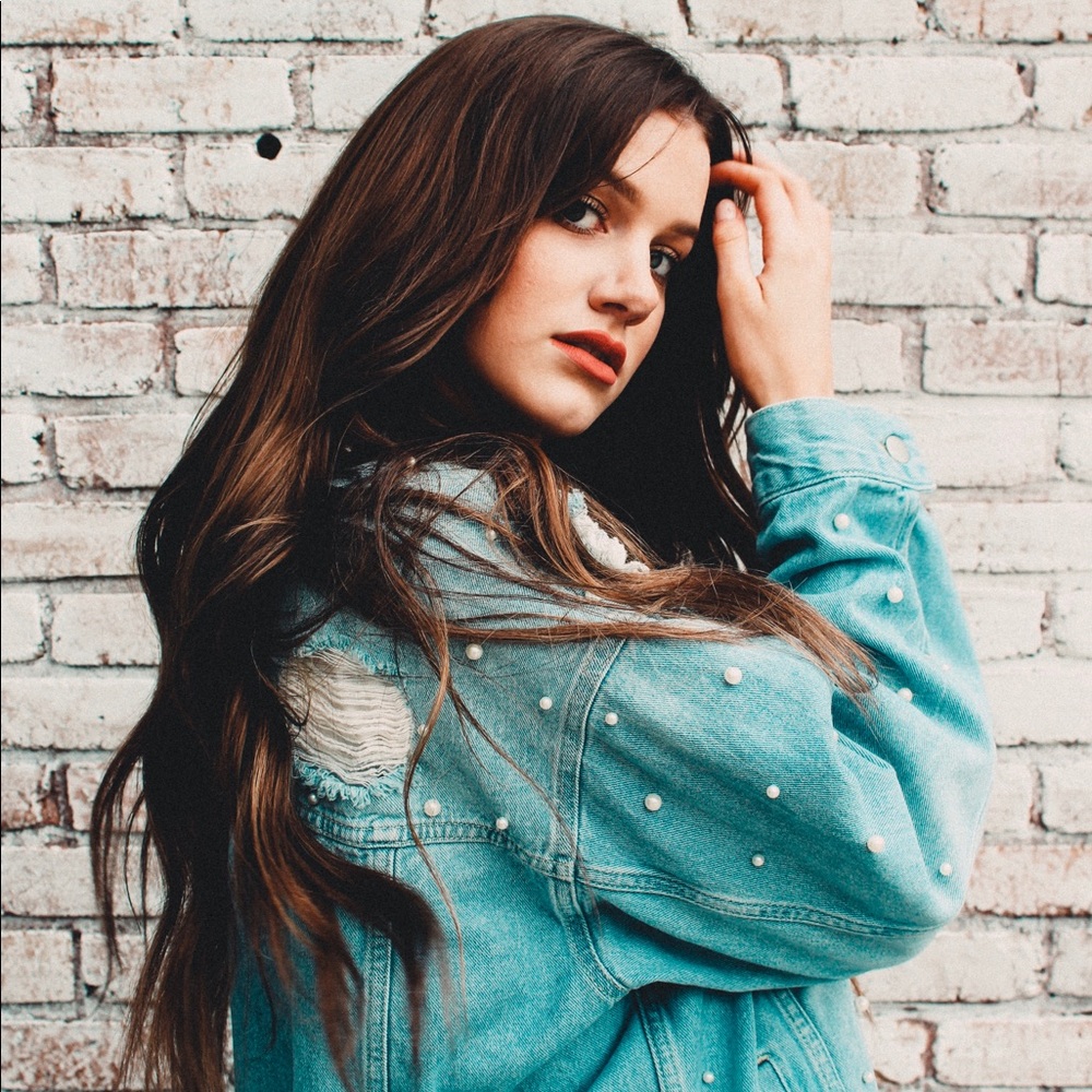 Meet your Posher, Saylor